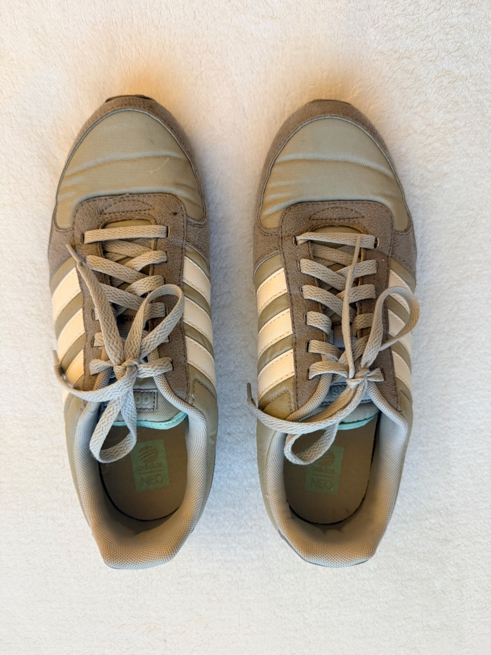 Adidas Women’s Gray & White Retro Runner Sneakers Size 8.5